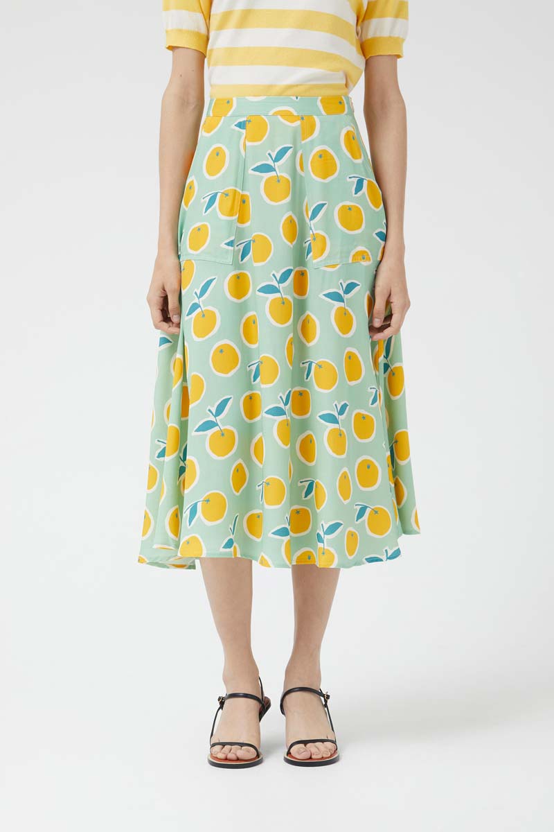 Falda midi con estampado limones.