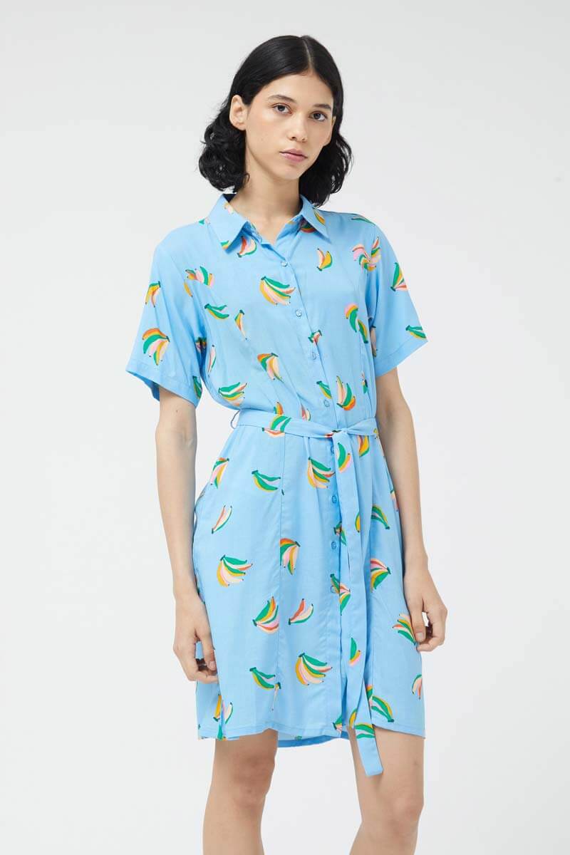 Vestido corto camisero con estampado de bananas