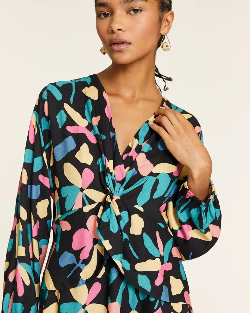 Vestido corto pétalos