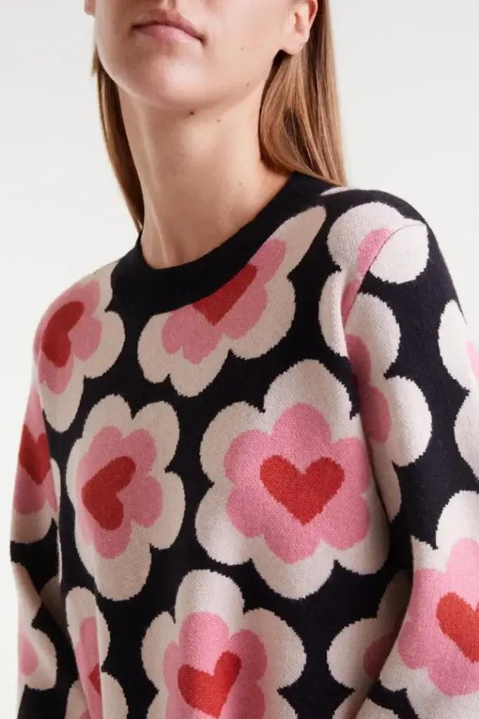 Vestido corto de punto flores y corazones