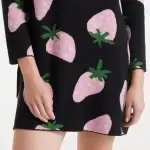 Vestido corto de punto fresas