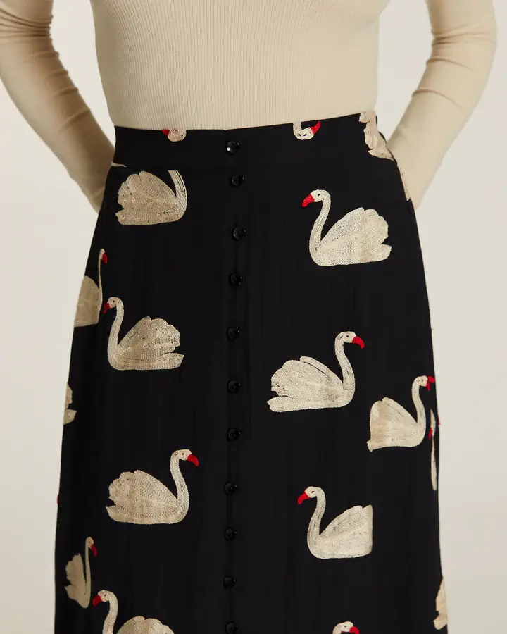 Falda midi cisnes bordados