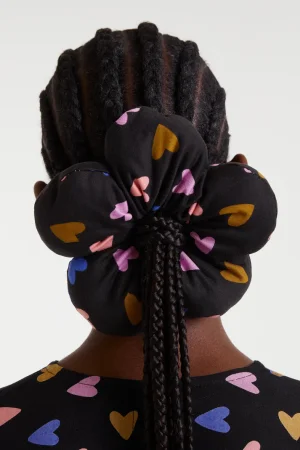 Scrunchie con forma de flor Corazones