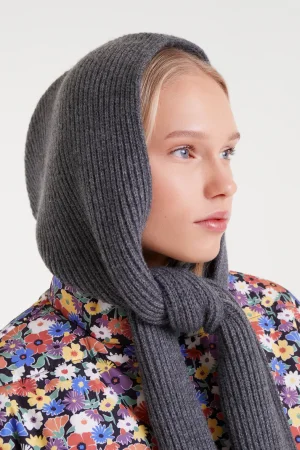 Gorro de punto fino gris