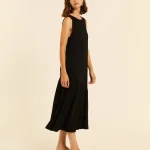 Vestido midi con volante asimétrico negro