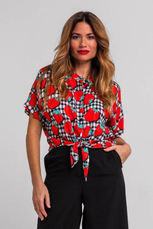 Camisa cuello mao nudo tomate