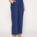 Pantalón ancho con pespuntes