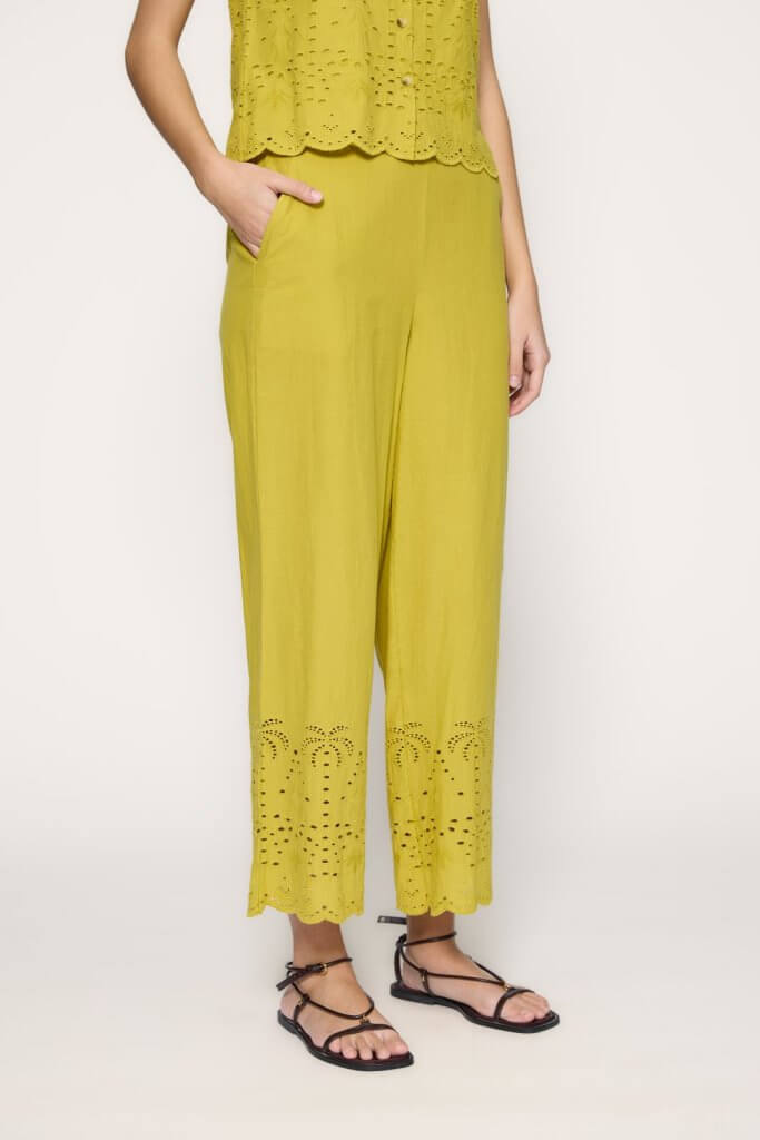 Pantalón troquelado palmeras