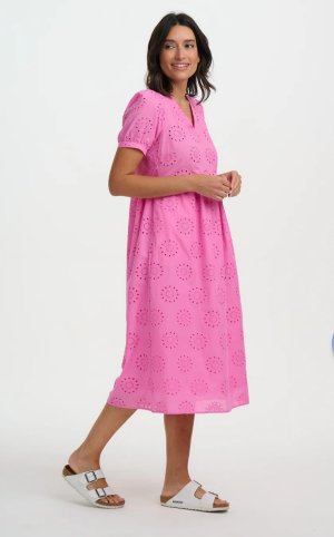 Vestido rosa perforado