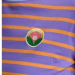 Camiseta rayas moradas y naranjas