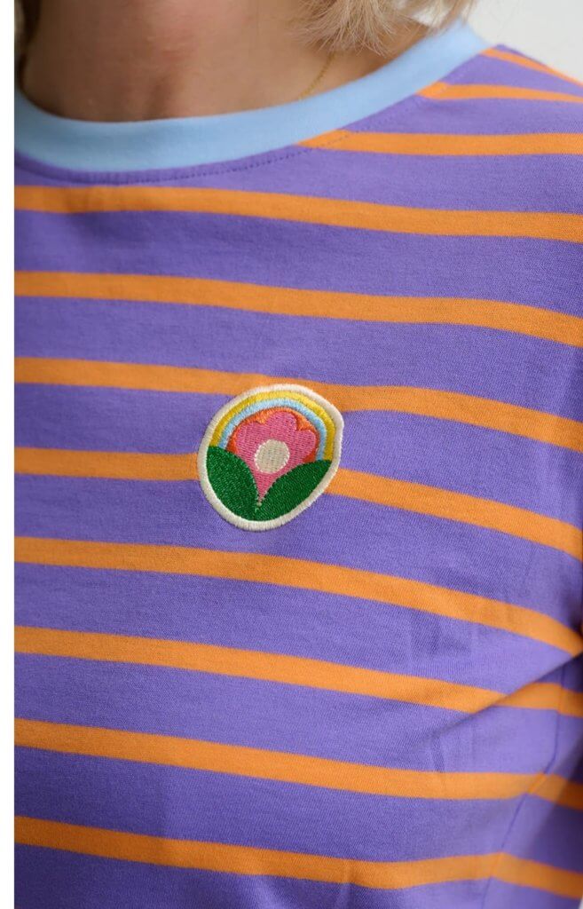 Camiseta rayas moradas y naranjas