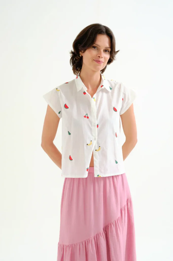 Camisa blanca frutas