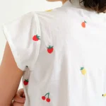 Camisa blanca frutas