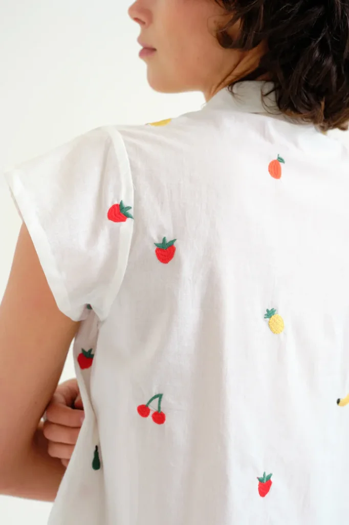Camisa blanca frutas