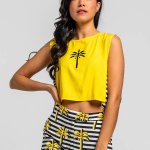 Top amarillo con palmera bordada