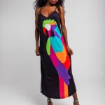 Vestido largo con loro de colores