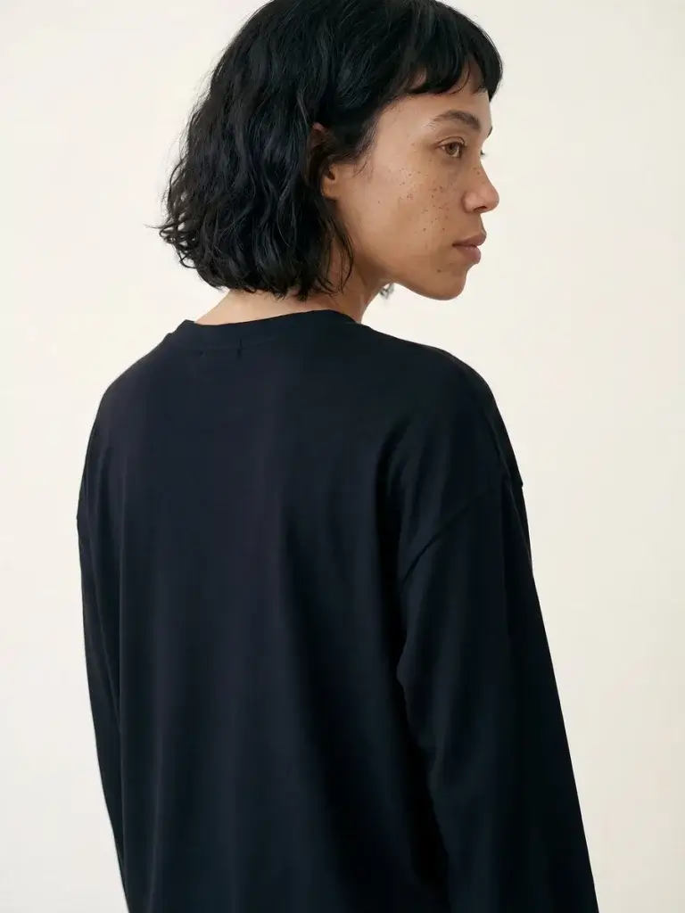 Sudadera negra paloma