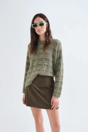 Jersey verde con bordados en marrón y blanco