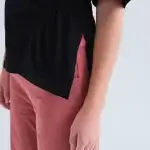 Camiseta negra fruncido lateral