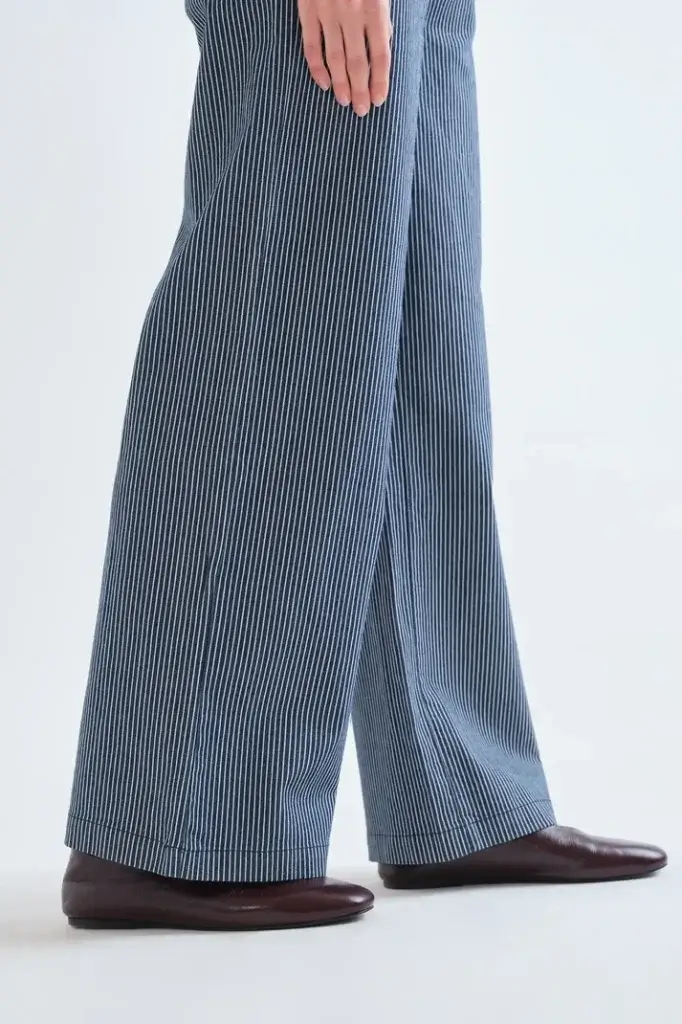 Pantalón vaquero rayas azul y blanco