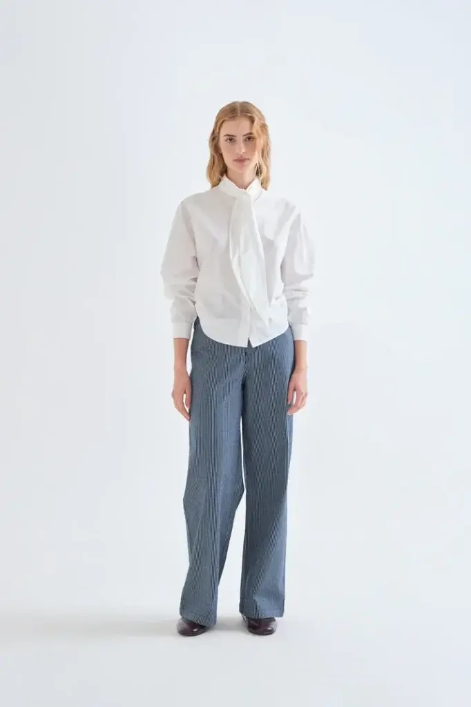 Pantalón vaquero rayas azul y blanco