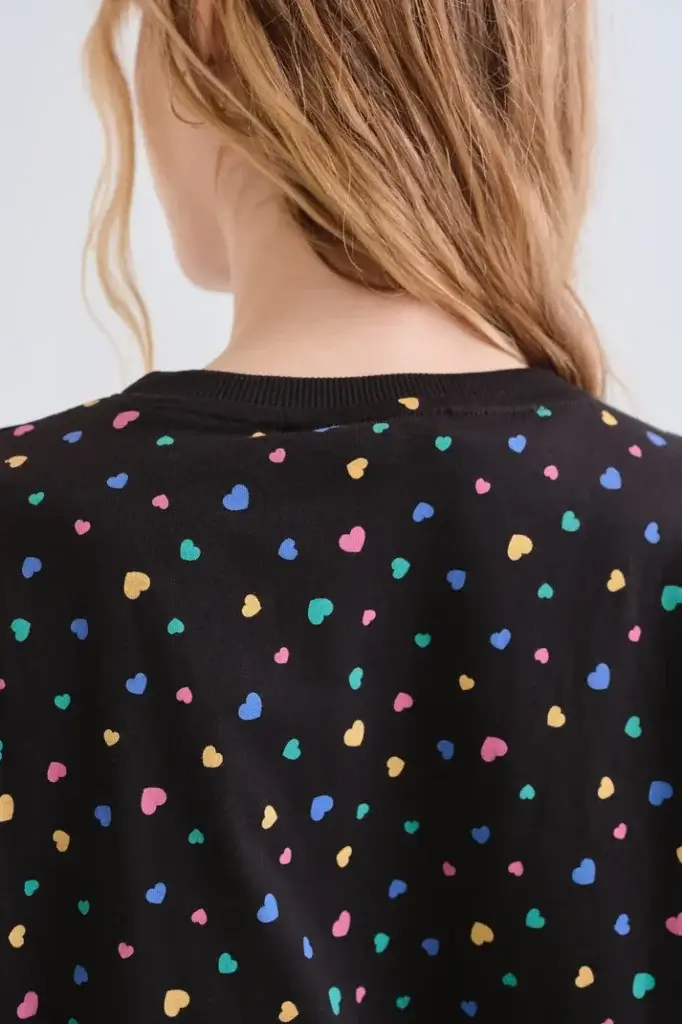 Camiseta corazones de colores