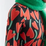 Top corazones rojos